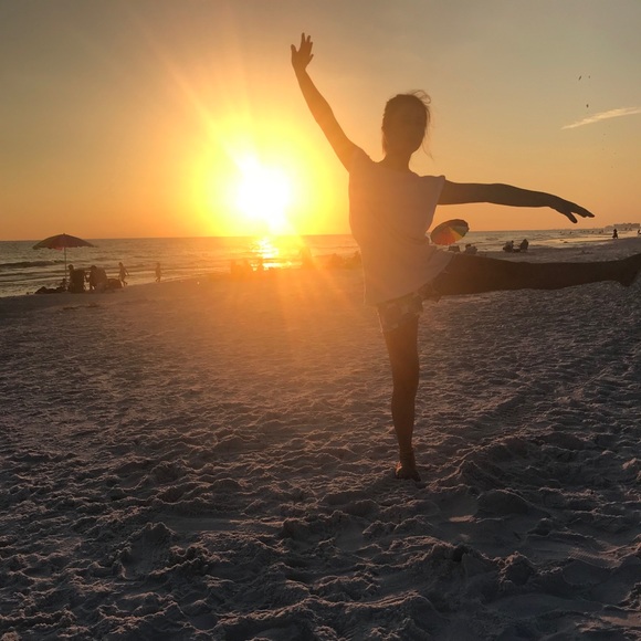 Meet your Posher, Tiffany - Picture 1 of 3